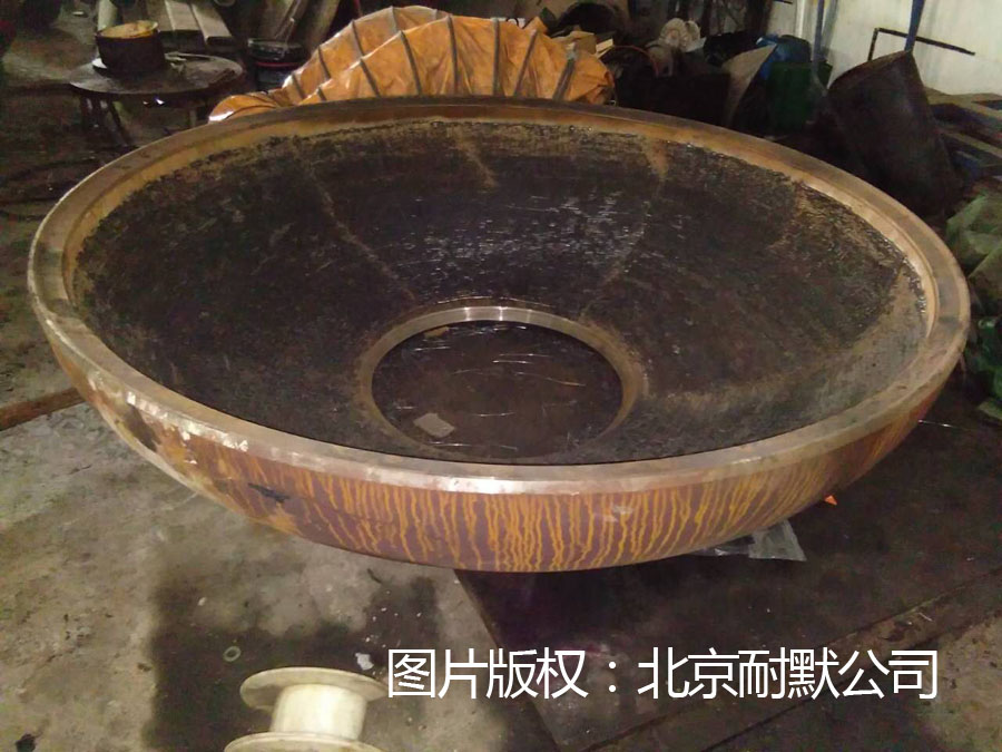 碳化铬复合式大发彩票官方网站钢板的生产现状